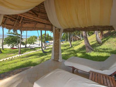 Kinasi-Lodge-beach-2