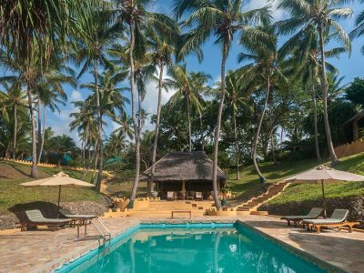 Kinasi-Lodge-pool